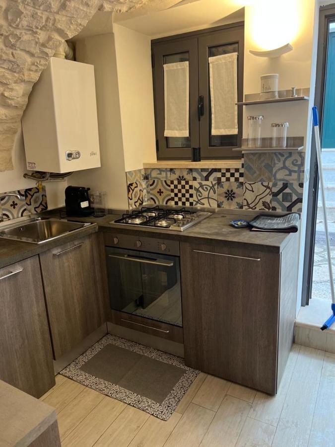 One-Bedroom House,1296977155:JPEG